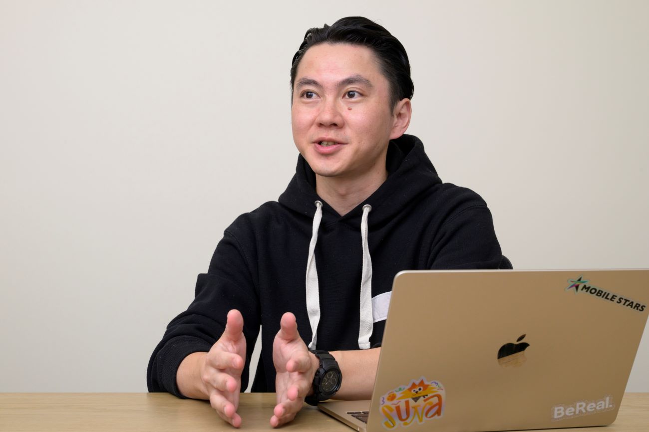 メルカリ Marketing Manager / AI Marketing Lead 石渡貴大氏：デジタル広告代理店での営業や運用、ニュースアプリでのマーケティング責任者などを経て、約1年前にメルカリに入社。現在はマネージャーとしてデジタルやマス広告、キャンペーン企画に携わるチームを管掌しながら、AI Marketing Leadとして社内のマーケター向けにAI活用を推進している。