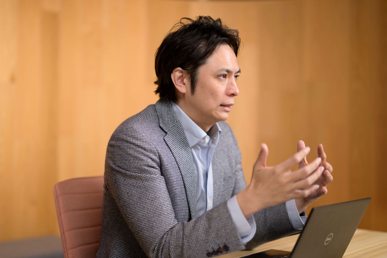 山本覚（やまもと さとる）。dentsu Japan Deputy Chief AI Officer / dentsu digital Chief AI Officer 東京大学松尾豊教授のもと人工知能（AI）を専攻。AIとビックデータを活用し、広告の自動生成、広告効果の予測、CROやSEOなど、多数のデジタルマーケティングサービスを提供。『ワールドビジネスサテライト』、『NHK ワールド』など多数メディアに出演。多くのイベントをはじめとして企業や大学などでのセミナー登壇も多数。主な著書『売れるロジックの作り方』、『AI×ビックデータマーケティング』など。