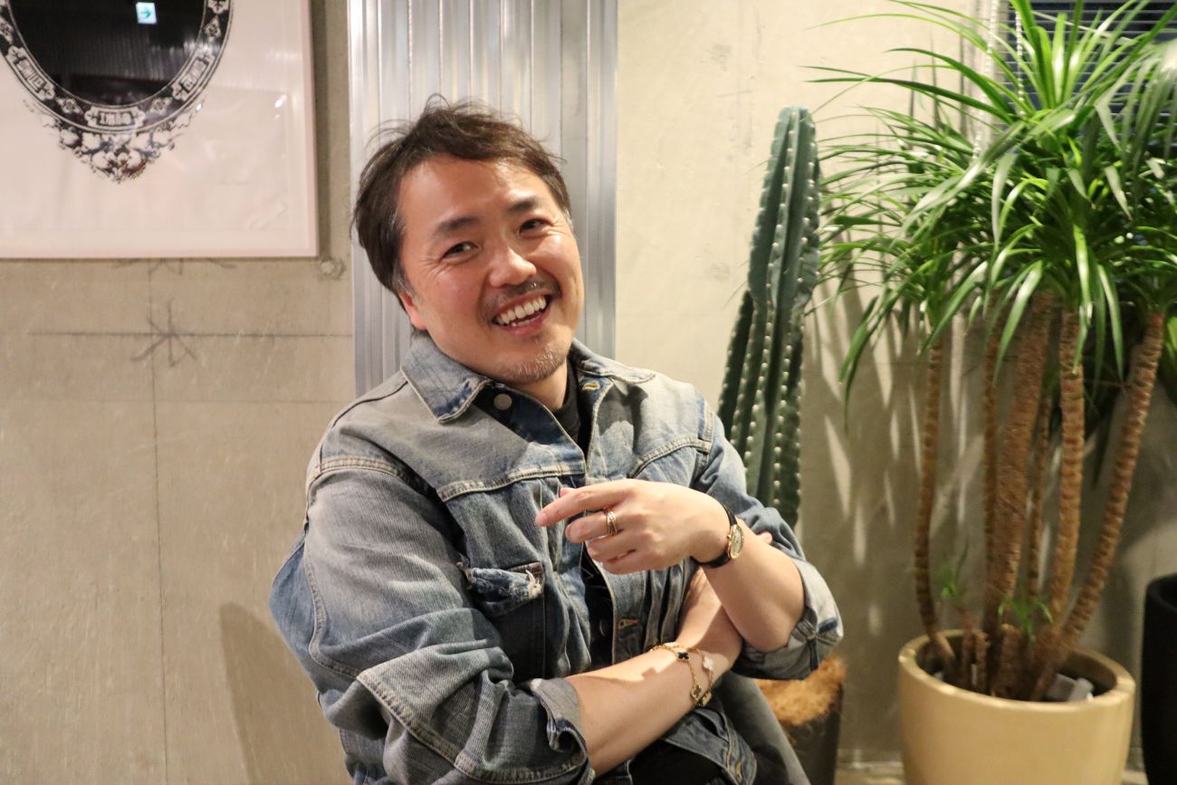 菅原 健一（すがわら けんいち）。株式会社Moonshot 代表取締役CEO。エンジニアからキャリアをスタートし、スマートニュース、KDDI子会社medibaでCMOを歴任。2018年にMoonshotを創業し、年商10億円から1兆円規模の企業の経営アドバイザーを務める。著書『厚利少売』『小さく分けて考える』ほか累計8万部超。